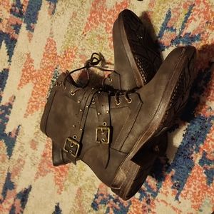 Vegan side zip boots